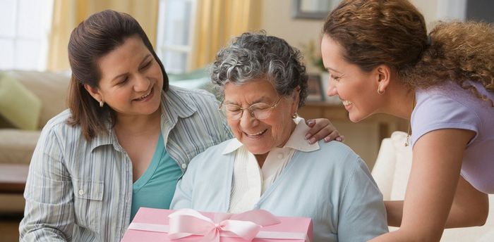 Что подарить бабушке на 75 лет
